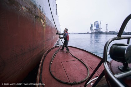Monde maritime, opérations porturaires, ports, manoeuvres, marine world, harbour operations, maritime shipping,