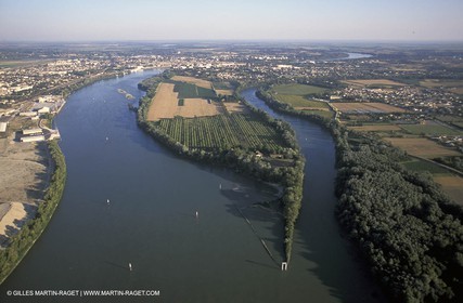 Rhône delta separation before Arles