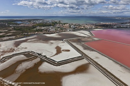 25 09 2010 - photos aériennes du littoral provençal entre l'étang de Berre et la Grande Motte via la Camargue - Port Camargue, le Grau du Roi, Baie d'Aigues Mortes