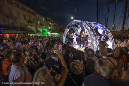 02 10 2014, Saint-Tropez (FRA,83), Voiles de Saint-Tropez 2014, Day 4, défilé des équipages   crew parade