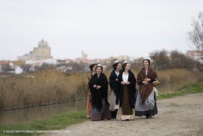 24 02 2007 - Saintes Maries of the Sea (FRA, 13) - Queen of Arles and her assistants in Camargue