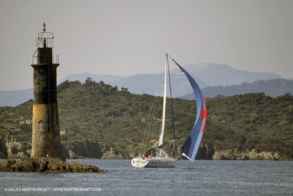Crusing monohull sailing