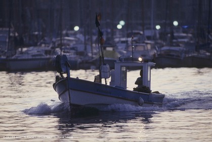 Pêche, barques, pointus, pêcheurs