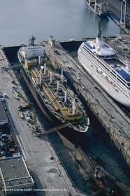 Monde maritime, opérations porturaires, ports, manoeuvres, marine world, harbour operations, maritime shipping,