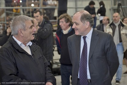 23 01 2007 - Vannes (FRA) - le championde football Zinedine Zidane rend visite au chantier Multiplast qui construit GENERALI, le futur monocoque de course du navigateur Yann Eliès dont il sera le parrain