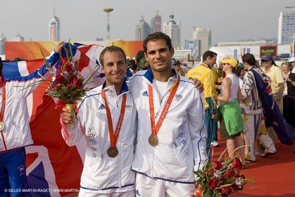 18 08 2008 - Qingdao (CHN) - Jeux Olympiques 2008 - Jour 10 - Medal race - Nicolas Charbonnier Olivier Bausset médaille de bronze