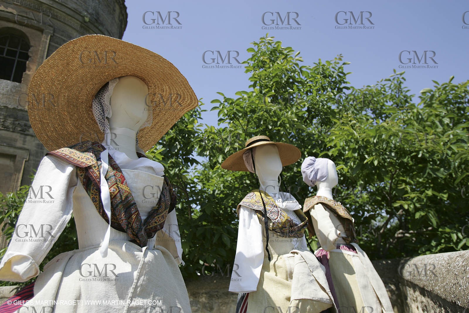 May 2004 - La Tour d'Aigues (FRA, 84) - Old costumes for women of the South exhibition