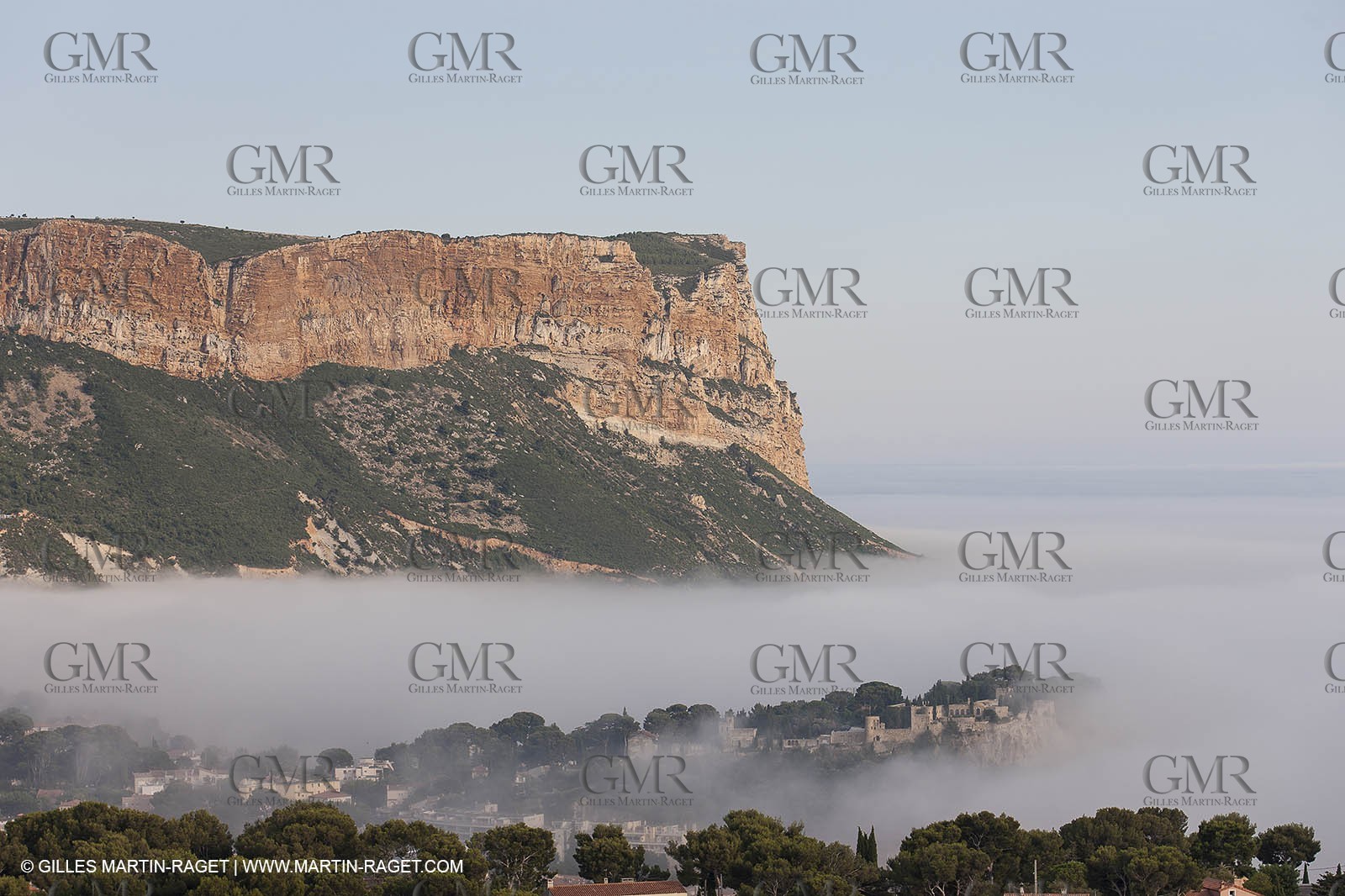 18 07 2012 - Cassis (FRA ) - The Calanques - Unusual foggy conditions