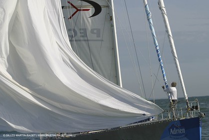 Round the world record wrong way - Adrien - Jean-Luc Van de Heede - Les Sables d'Olonne Start