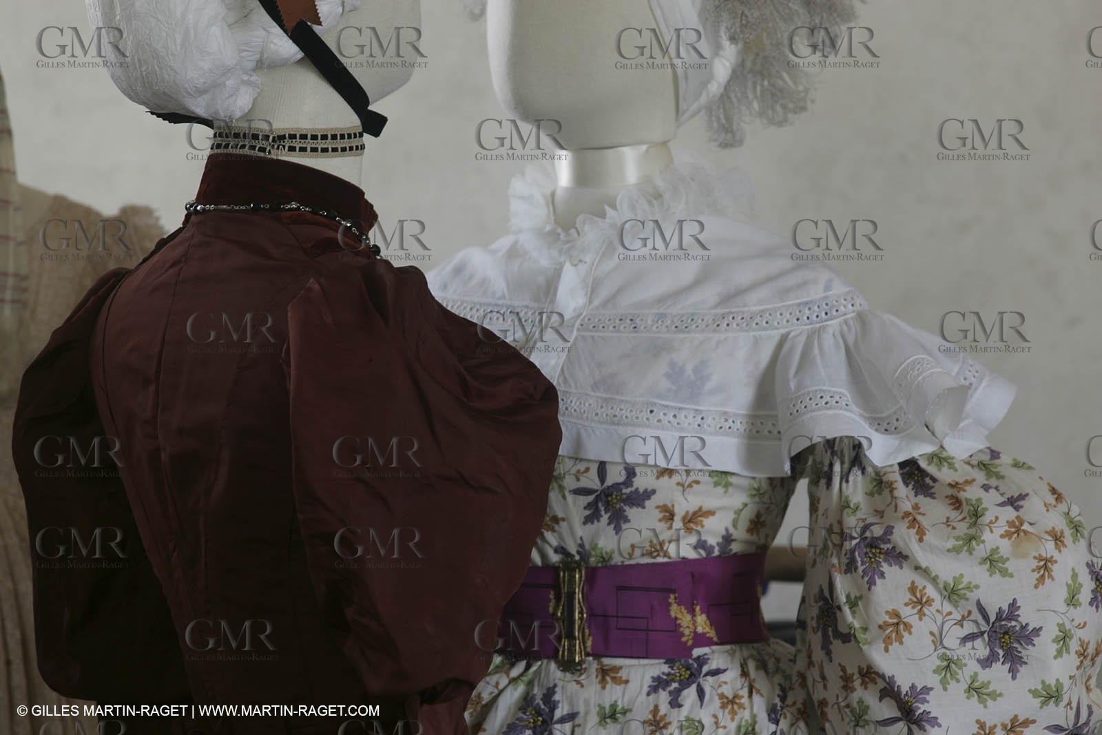 May 2004 - La Tour d'Aigues (FRA, 84) - Old costumes for women of the South exhibition