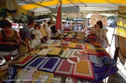 Arles - saturday market