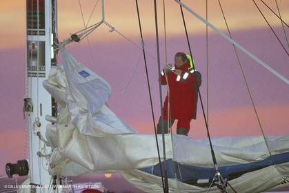 Record autour du monde solo - Idec - Francis Joyon - Arrivée à Brest