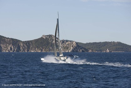 Samedi 5 septembre 2009 - Hyères (FRA, 83) - L'Hydroptère bat le record du monde de vitesse avec un run à 51,36 knts (sous réserve de ratification par le WSSRC)