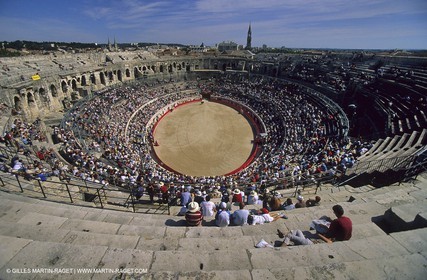 Nîmes - Bullfight in arenas