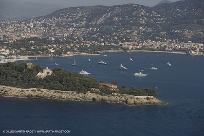 28 07 2007 - St Jean Cap Ferrat - SuperYachts - Motor Yachts - Hampshire