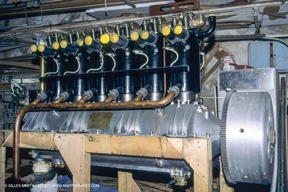 Bateaux à moteur, canots d'époque, Construction de la répolique de Sagitta au chantier Trapani (Cassis, FRA,13)