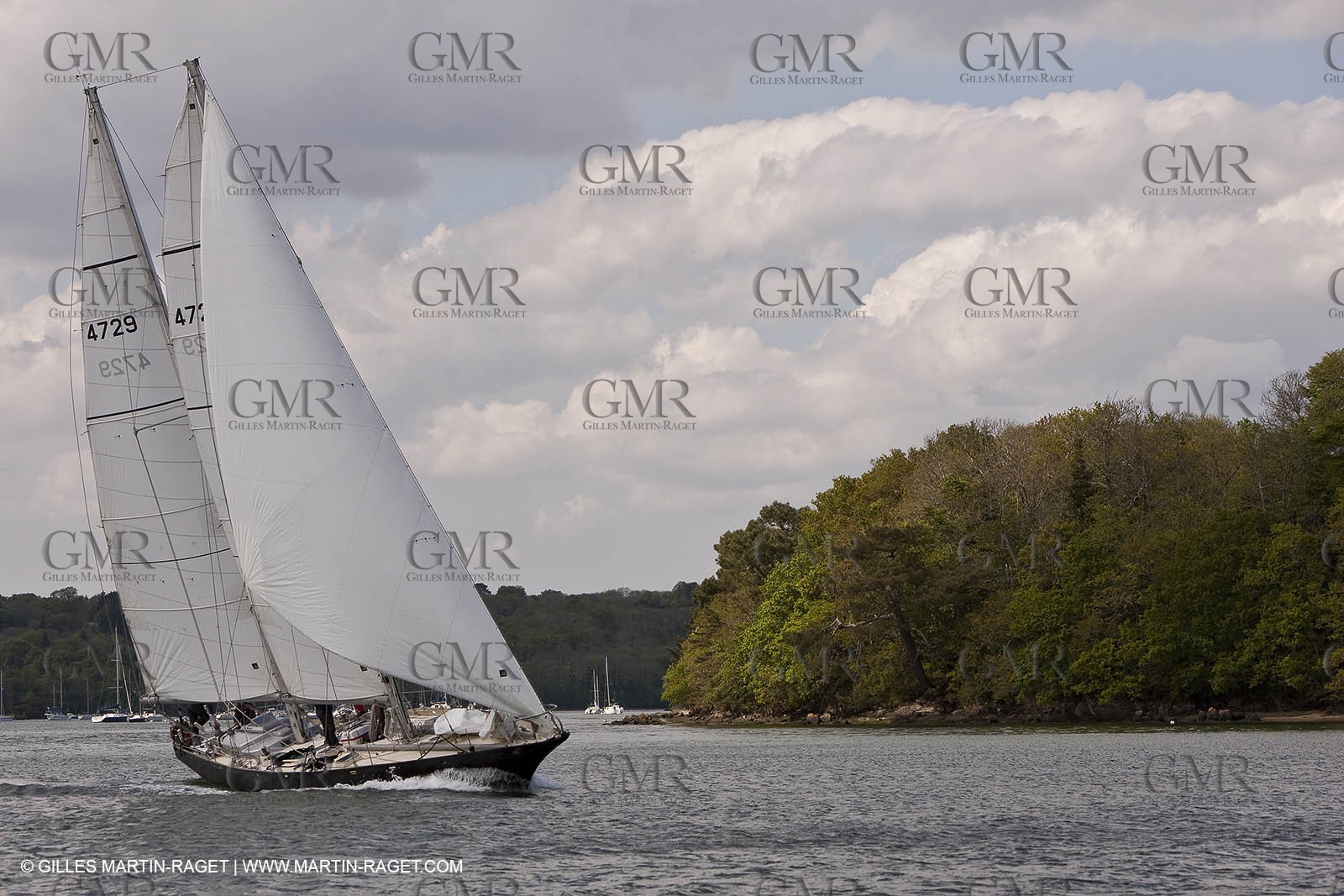19 05 2010- Benodet (FRA,56)  -  Pen Duick III  sailing in Odet river