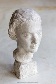 20 07 2020, St Rémy de Provence (FRA,13), Oeuvre de Germaine Richier, Buste n° 15 1933 ou 1934, plâtre de tirage, collection particulière