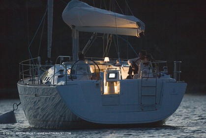 Monocoque de croisiere au mouillage