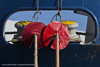 01 03 2011 - San Frnacisco (USA,CA) - Harbour operations - ship details - ship unloading - containers