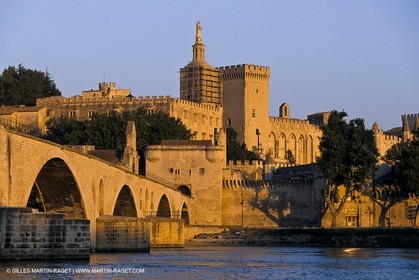 Avignon (FRA,84) - Pont Saint Bénézé et Palais des Papes