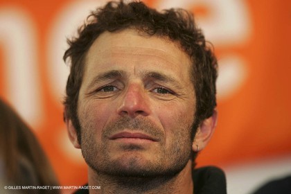 Orange II - Arrivée Trophée Jules Verne 2005 - Brest  - A terre - Yves le Blévec