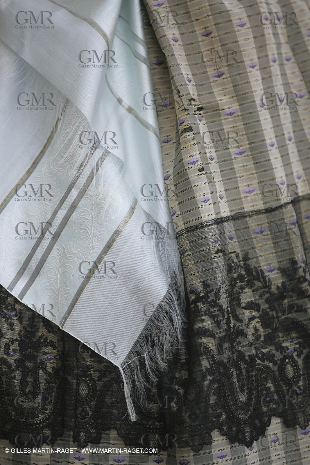 May 2004 - La Tour d'Aigues (FRA, 84) - Old costumes for women of the South exhibition