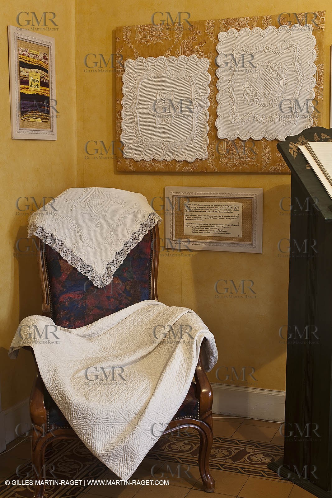 December 2009 - Boutis