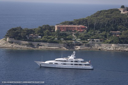 28 07 2007 - St Jean Cap Ferrat - SuperYachts - Motor Yachts - Hampshire