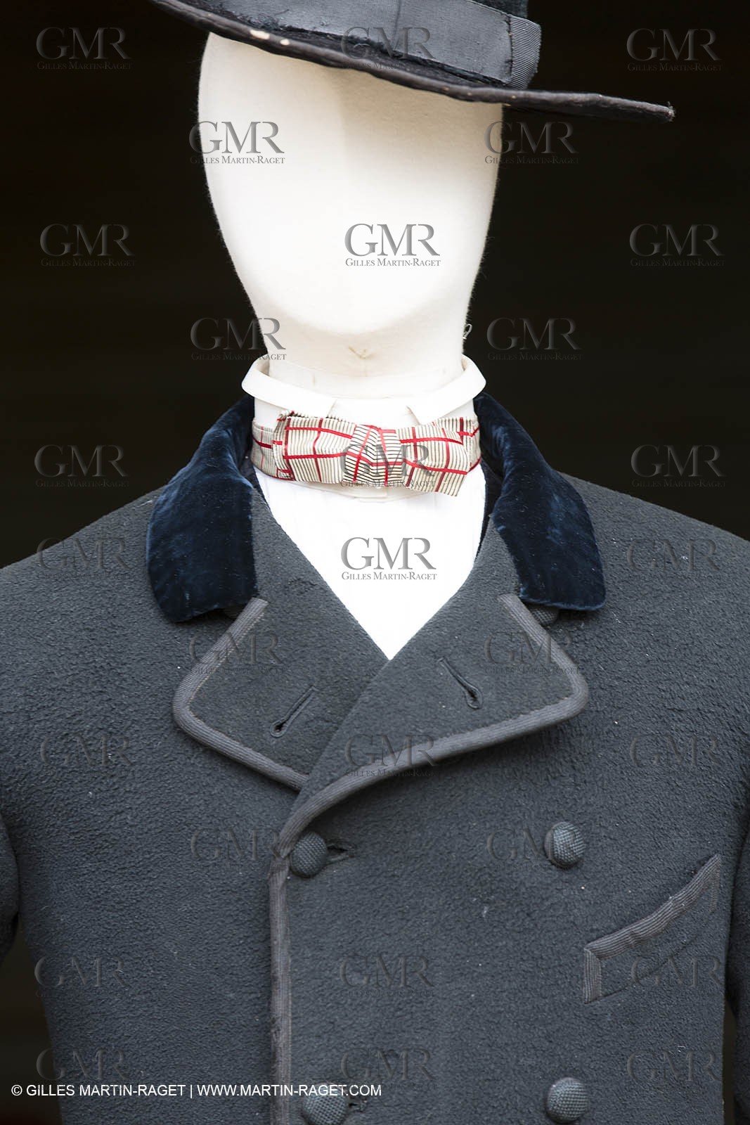 31 10 2013 - Ansouis (FRA,84) - Ansouis castle - Costumes of the exhibit Men costumes