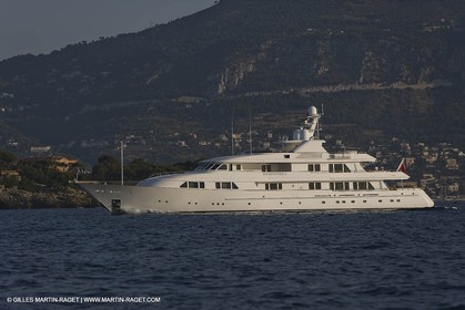 28 07 2007 - St Jean Cap Ferrat - SuperYachts - Motor Yachts - Hampshire
