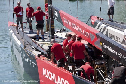 24 01 2009 - Auckland (NZL) - Louis Vuitton Pacific Series - BMW ORACLE Racing - Boat presentation to other teams
