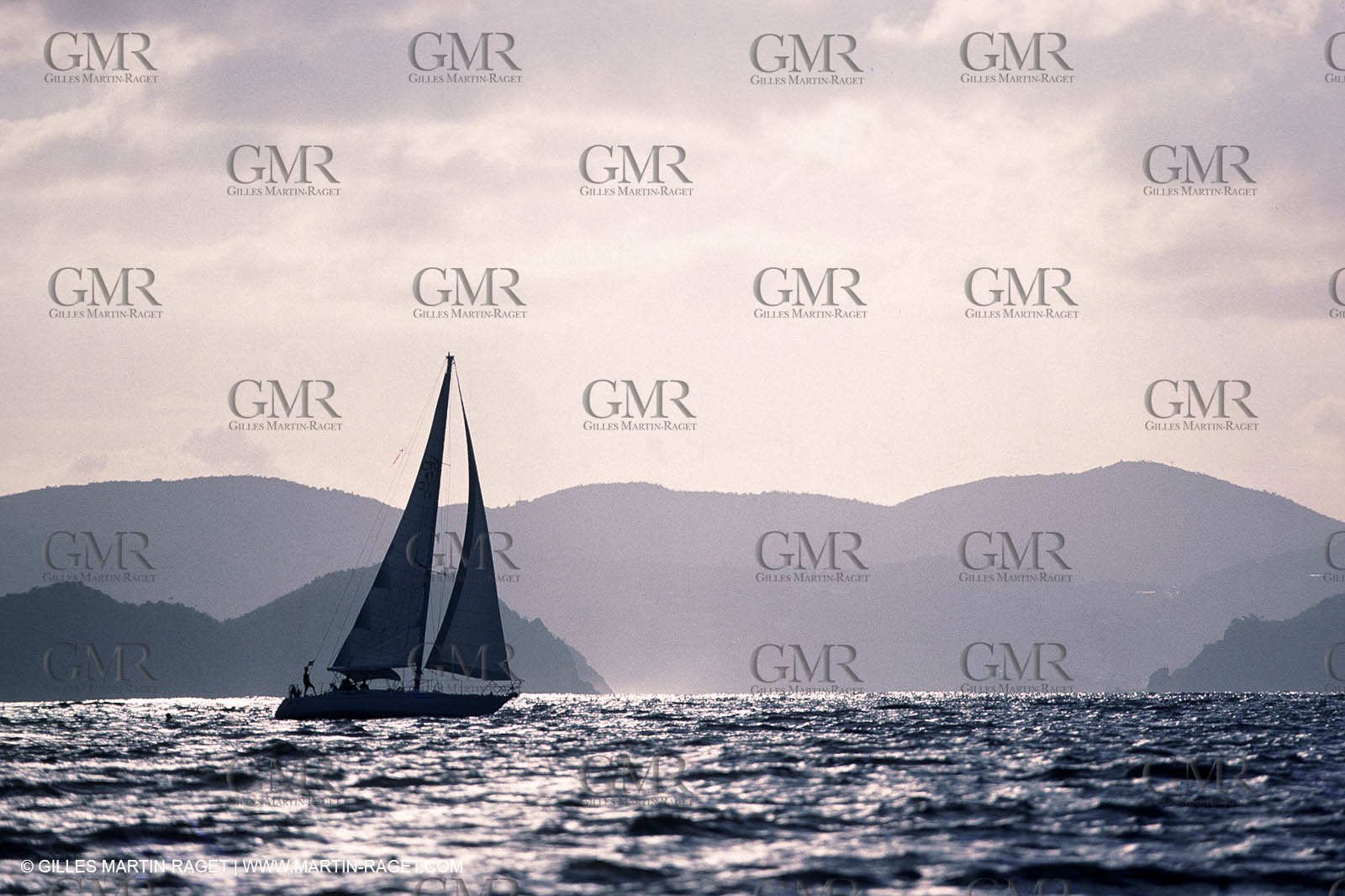 Crusing monohull sailing