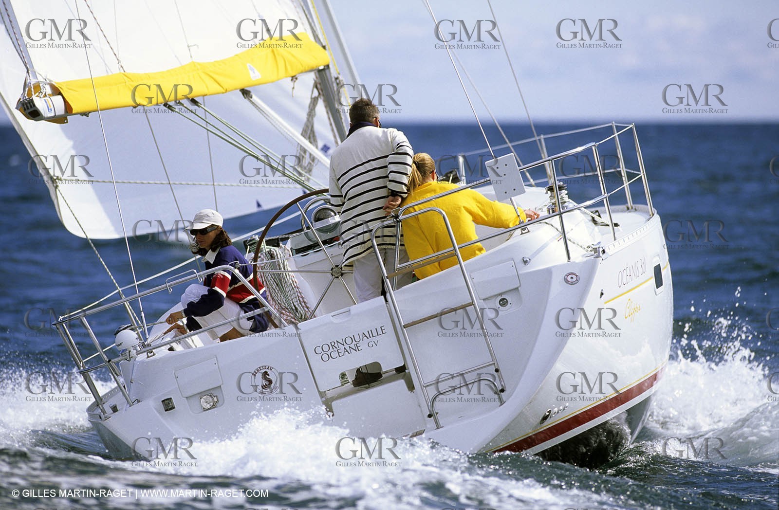 Crusing monohull sailing