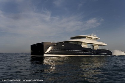 11 06 2007 - Valencia (Spain) - Bradley, super yacht catamaran dessiné par Gilles Vaton et construit par H2X à la Ciotat (France)