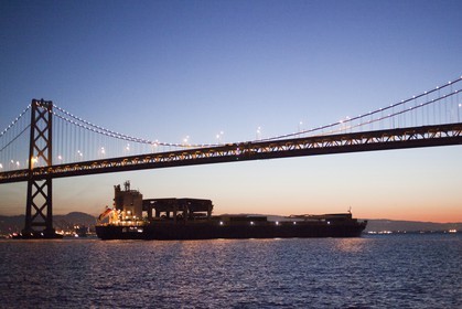 28 02 2011 - San Francisco (USA, CA) - USA 17 arrival in San Francisco - Star ISfjord passin under Oakland Bay Bridge