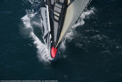 09 05 2007-Valencia (Spain)- 32nd America's Cup - Louis Vuitton Cup - RR2 - Day 11 - BMW ORACLE Racing