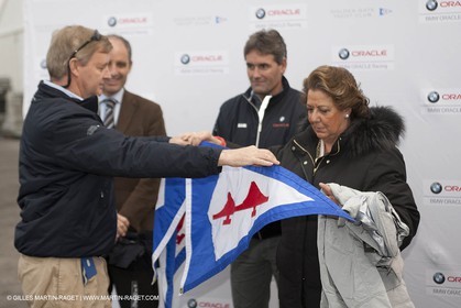 19 01 2010 - Valencia (ESP) - 33rd America's Cup - BMW ORACLE Racing - Francisco Camps (Generaliat Valenciana president) and Rita Barbeira (Valencia mayoress) visit - With Tom Ehman and Russell Coutts