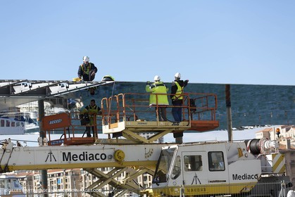 04 02 2013 - Marseille (FRA,13) - Renovation du Quai de la Fraternité (Vieux Port), pose de l'ombrière