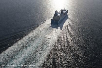 14 01 2012 - Marseille (FRA,13) - Compagnie La Méridionale - le Piana devant Marseille et les Calanques