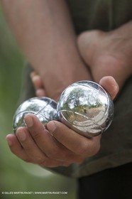 04 09 2010 - Saint Rémy de Provence (FRA,13) -Une pPartie de pétanque