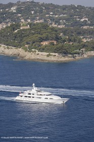 28 07 2007 - St Jean Cap Ferrat - SuperYachts - Motor Yachts - Hampshire