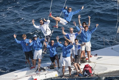 Samedi 5 septembre 2009 - Hyères (FRA, 83) - L'Hydroptère bat le record du monde de vitesse avec un run à 51,36 knts (sous réserve de ratification par le WSSRC)