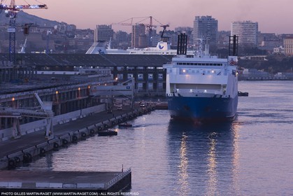 17 02 2012 - Marseille (FRA,13) - Arrivée dans le port de marseille à bord du Piana (Cie La Méridionale)