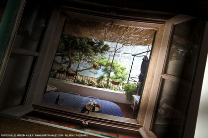 09 11 2010 - Marseille (FRA,13) - Photos du livre Calanques, si proches, si lointaines, Ed. Cres, Texte Juliette Lembot, Photos Gilles Martin-Raget