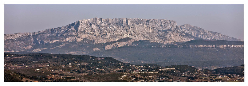 Produit : Tirage photo réalisé par nos soins sur imprimante jet d'encre professionnelle Epson à partir de 8 encres ultrachrome inaltérables (label Digigraphie).Formats au choix :. 20 x 60 cm. 33 x 95 cm- 52 x 150 cmChoix des papiers :. Papier standard brillant 250 gr., filet noir, marge blanche, tirage non signé. Papier haut de gamme satiné 290 gr. filet noir, marge blanche, tirage vérifié et signé par l'auteur.. Autres supports (canvas, acrylique, dibond) sur demandeConditionnement : tube cylindrique renforcé.Options pour l'expédition : . colissimo + dépôt boîte aux lettres (France uniquement). Colissimo avec signature à réception. Transporteur express (2 jours ouvrés) avec signature à réceptionCliquez sur caddie pour sélectionner votre formule et démarrer la procédure de commande en ligne