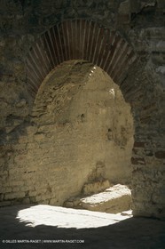 France, Provence, Villages du Luberon, détails, vieilles pierres, portes, toitures