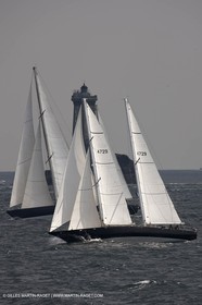 19 05 2010- Sein - (FRA,56)  -  Pen Duick III et Pen Duick VI dans le raz de Sein