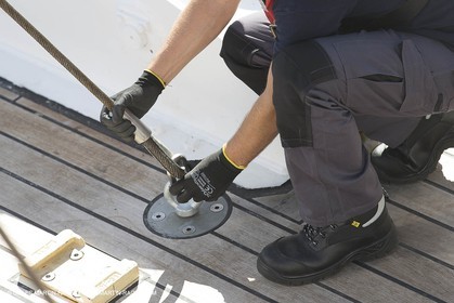 11 09 2014 - la Ciotat (FRA,13) - onboar Al Azzizi, oceanographic research ship buit by H2X boat yard, measure devices manipuation