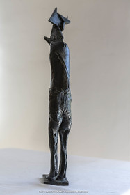 19 07 2020, St Rémy de Provence, (FRA,13), Oeuvre de Germaine Richier, Tauromachie 1956, bronze patinée foncée, numéroté 5 8, Fondeur L.Thinot, 43 X 7 X 12 cm, collection particulière,